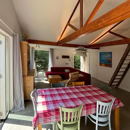 Дом отдыха Renovated With Garden For Families Sint Maartensvlotbrug