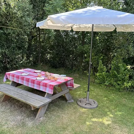 Дом отдыха Renovated With Garden For Families *