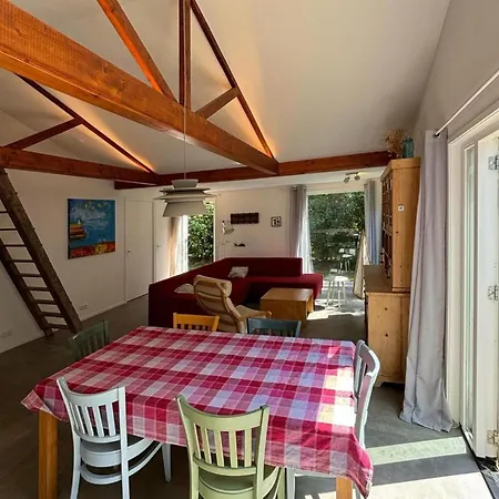 Renovated With Garden For Families Дом отдыха *