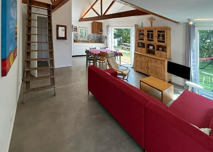 Renovated With Garden For Families Nyaraló *