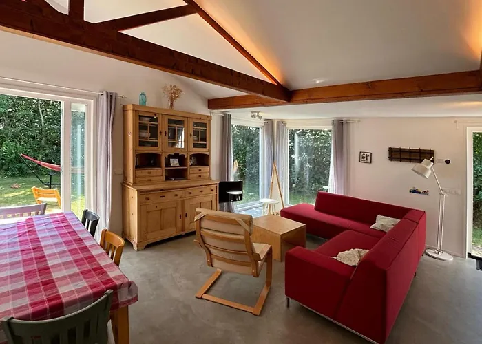 Renovated With Garden For Families